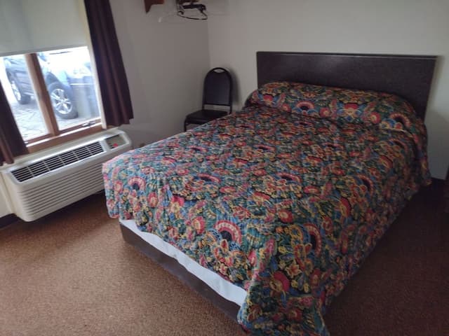 Classic Room, 1 Queen Bed, Smoking