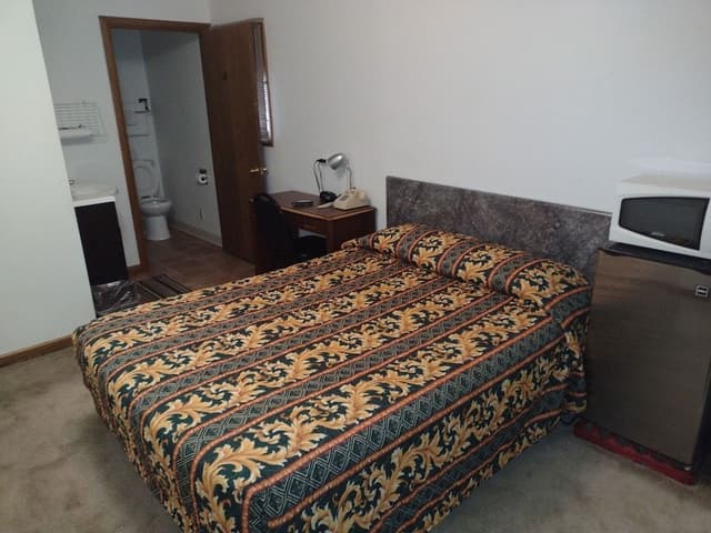 Classic Room, 1 Queen Bed, Smoking
