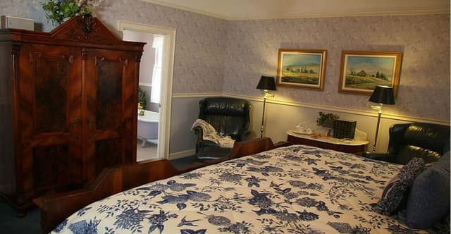 The blue room