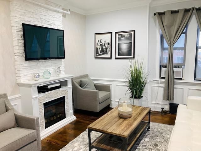 Queen Suite Partial Ocean View