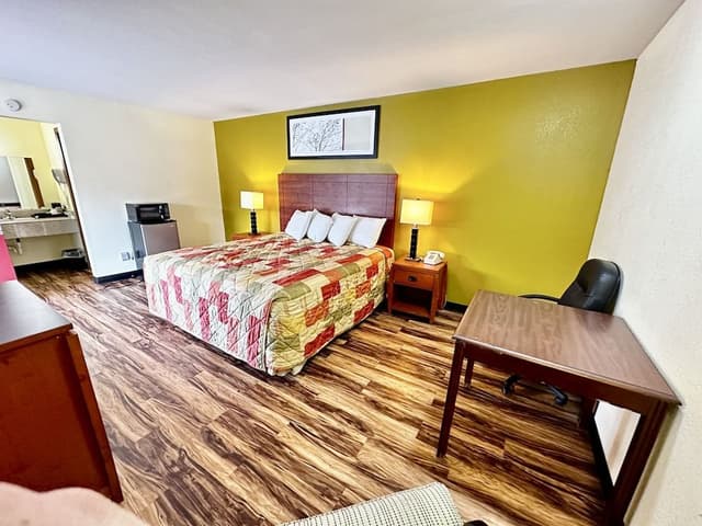 Standard Room, 1 King Bed, Non Smoking