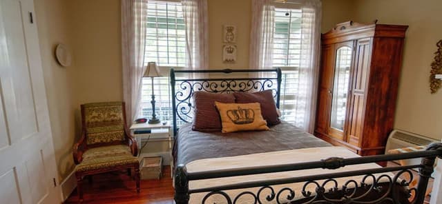 Standard Room, 1 Queen Bed