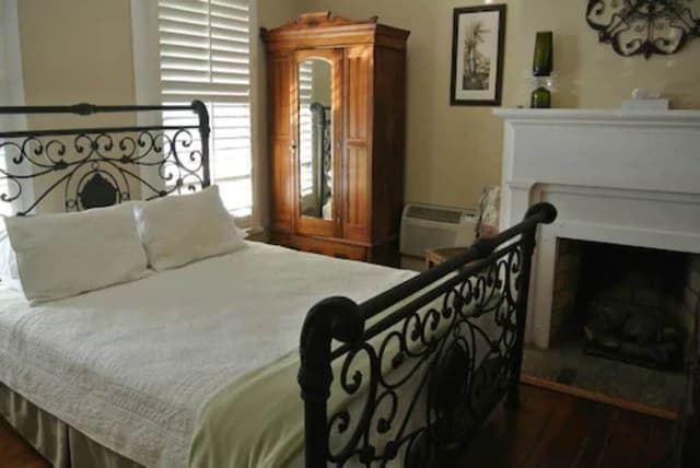Standard Room, 1 Queen Bed