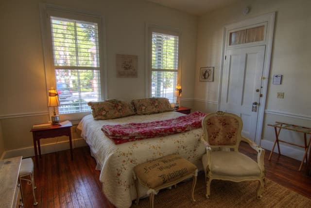 Standard Room, 1 King Bed