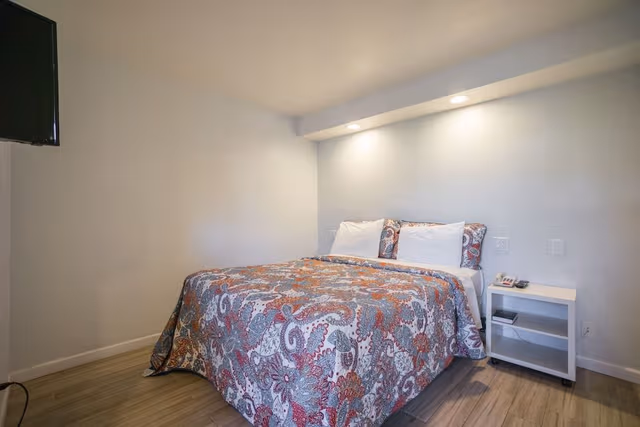 Room, 1 Queen Bed, Non Smoking
