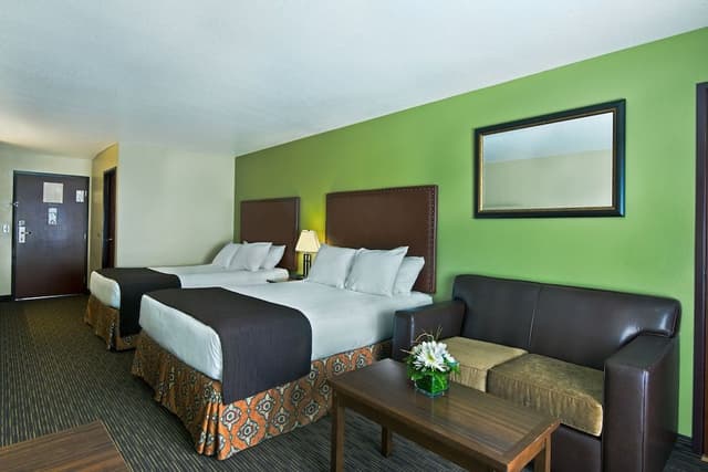 2 Queen Suite
