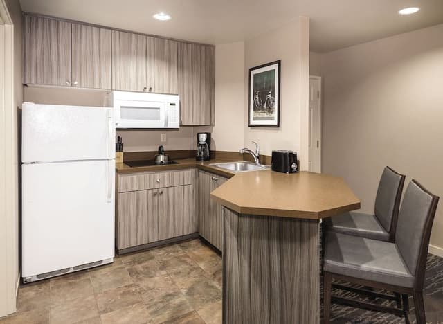 Standard Suite, 1 Bedroom, Non Smoking, Kitchenette