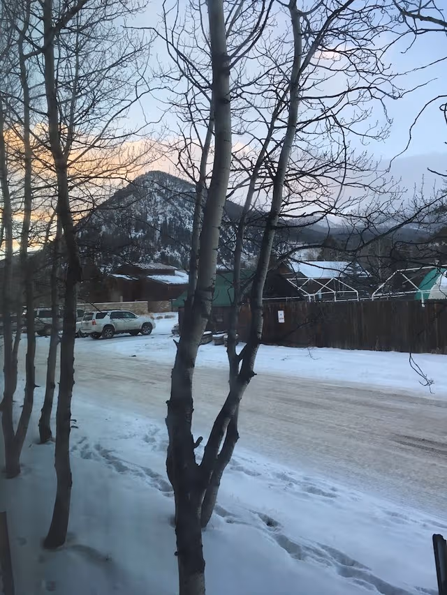 Deluxe Room, 1 Queen Bed, Private Bathroom, Mountain View