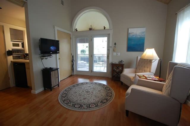Deluxe Suite, Private Bathroom (Garden - Pets Allowed)