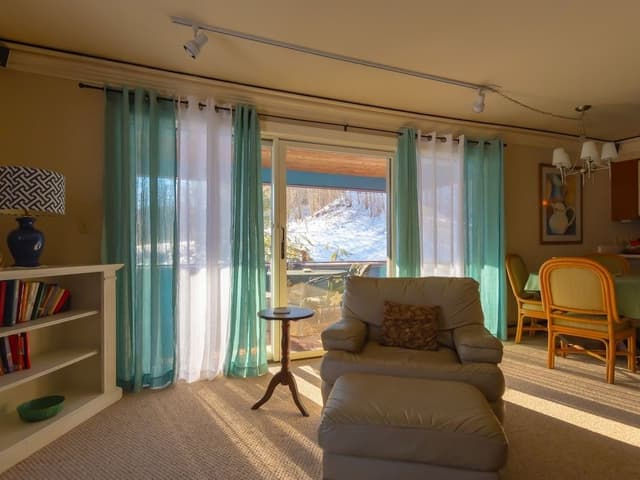 Standard Apartment, Private Bathroom (Greylock - No Pets)