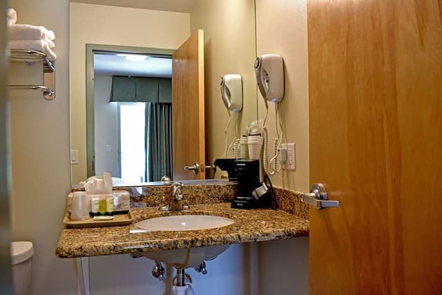 Economy Room, 1 Queen Bed (Near Ice Machine)