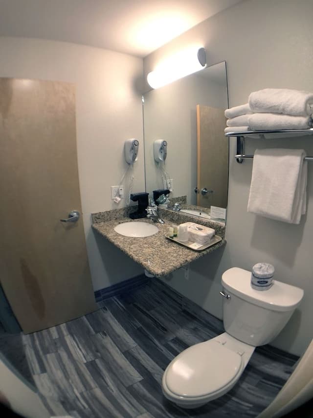 Economy Room, 1 Queen Bed (Near Ice Machine)
