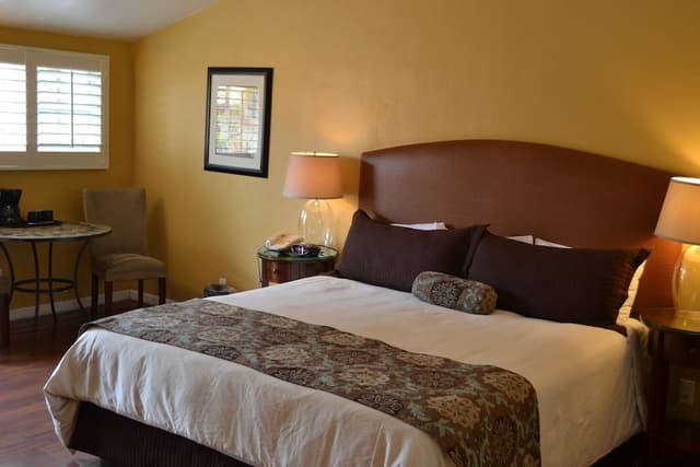 Deluxe Room, 1 King Bed, Fireplace