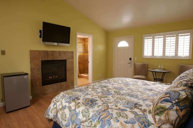 Standard Room, 1 Queen Bed, Fireplace