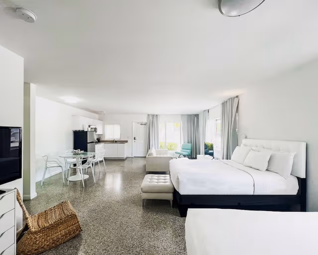 Deluxe Studio, 2 Queen Beds