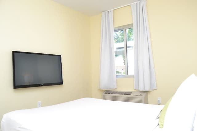 Suite, 2 Bedrooms (1 King and 2 Queen Beds)