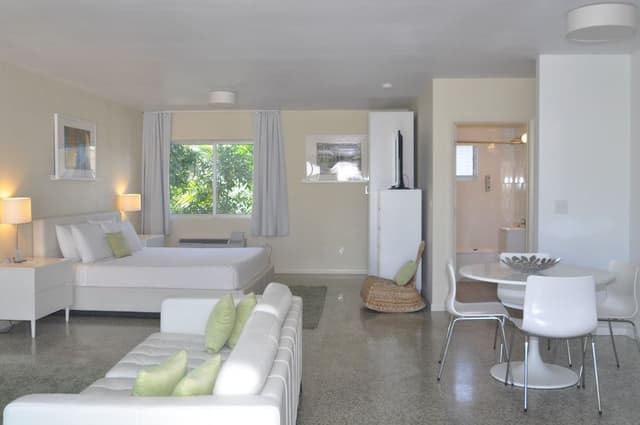 Suite, 2 Bedrooms (1 King and 2 Queen Beds)