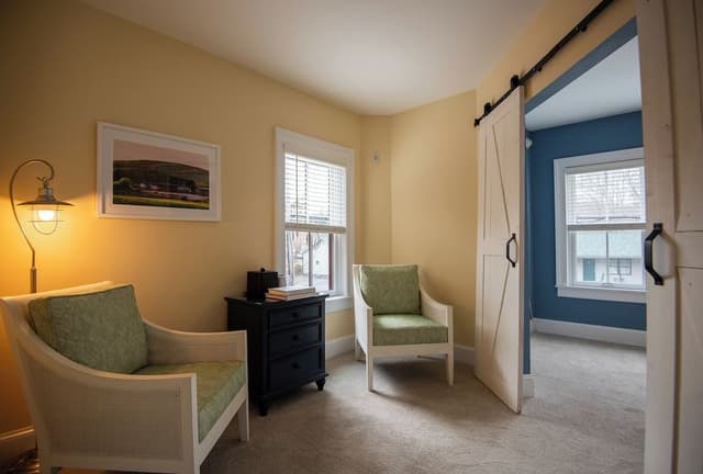 Deluxe Queen Suite