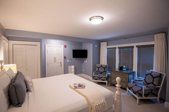 Deluxe King Suite