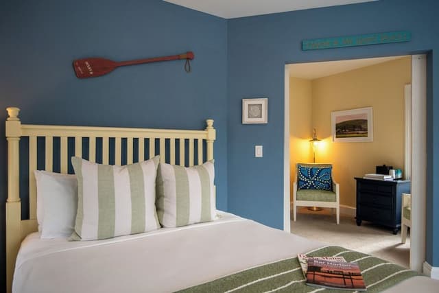 Deluxe Queen Suite