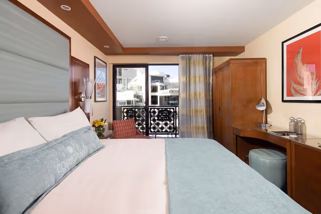 Deluxe Room (Ocean Vista King)