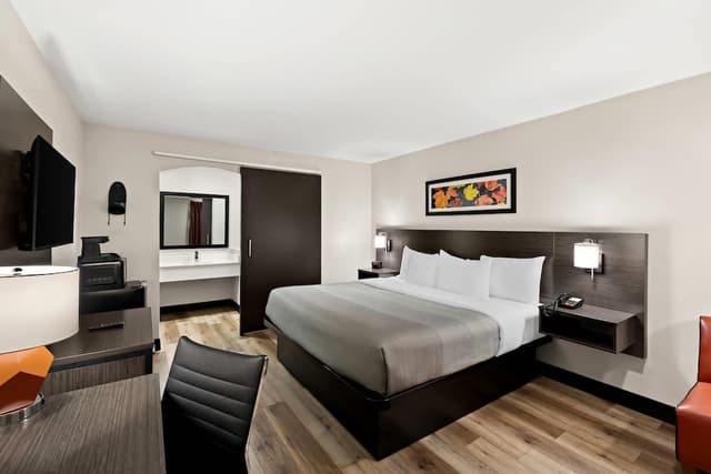 Standard Room, 1 King Bed, Non Smoking