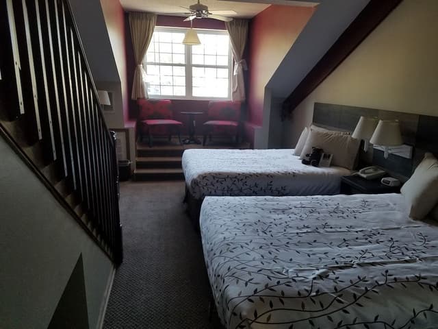 Standard Loft, Multiple Beds, Mountain View