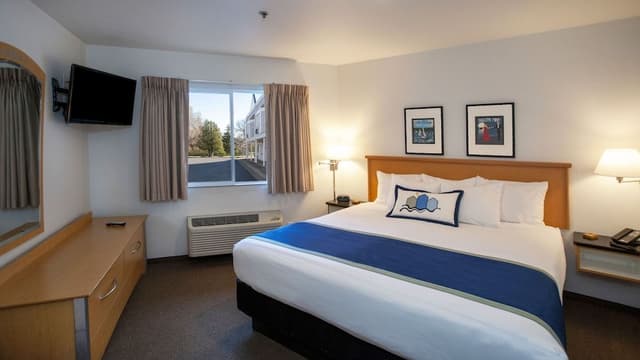 Executive Suite, 1 King Bed with Sofa bed, Hot Tub, Bay View