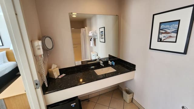 Junior Suite, 1 Queen Bed, Hot Tub, Canal View