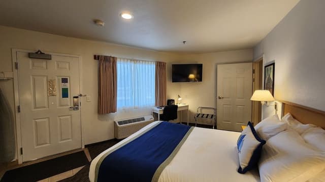 Classic Room, 1 King Bed (no water view)