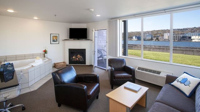 Executive Suite, 1 King Bed with Sofa bed, Hot Tub, Canal View