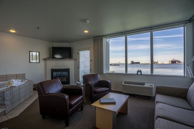 Executive Suite, 1 King Bed with Sofa bed, Hot Tub, Bay View
