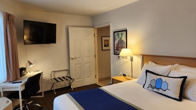 Classic Room, 1 King Bed (no water view)