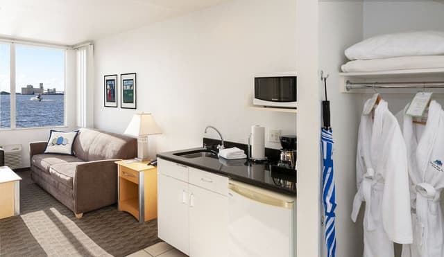 Executive Suite, 1 King Bed with Sofa bed, Hot Tub, Bay View