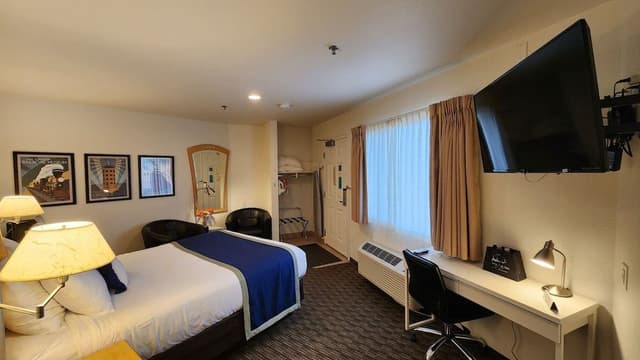 Classic Room, 1 King Bed (no water view)