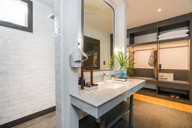 Pool Suite
