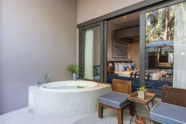 Pool Suite