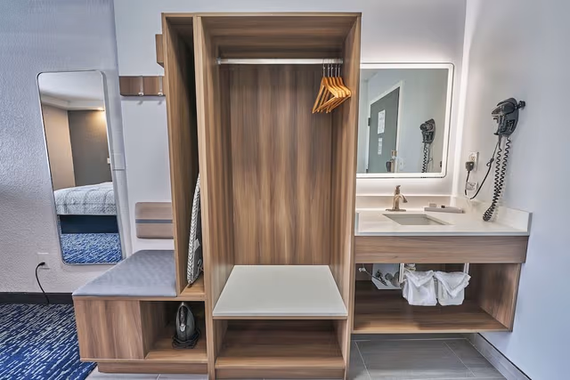 Deluxe Room, 1 King Bed