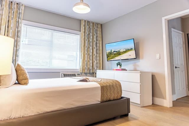 One Bedroom Queen Suite