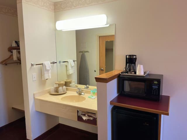 Standard Single Room, 1 Queen Bed, Non Smoking