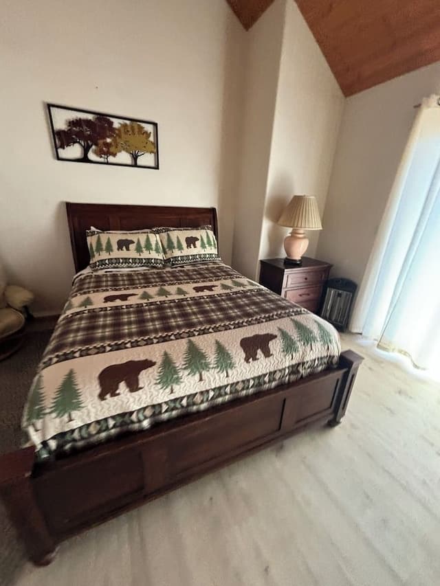 2 Bedroom River Front Cabin with a Loft #10
