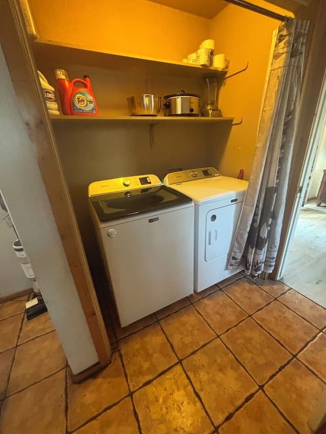 2 Bedroom River Front Cabin with a Loft #10
