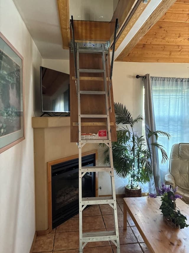 2 Bedroom River Front Cabin with a Loft #10