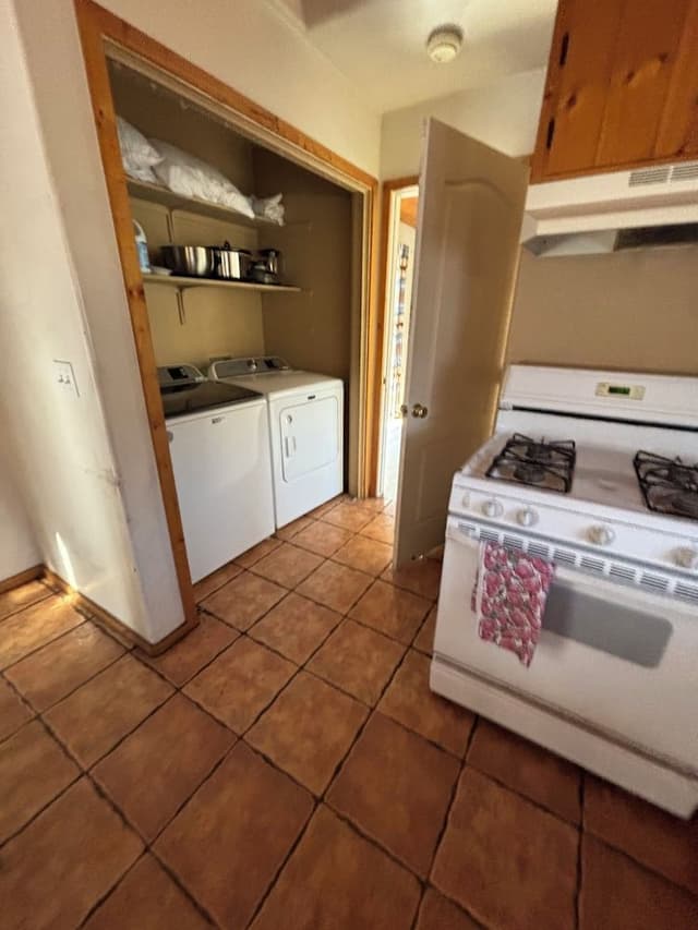 2 Bedroom River Front Cabin with a Loft #10