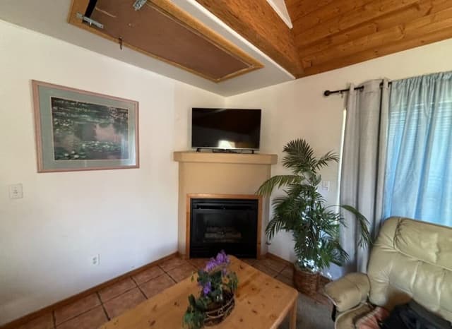 2 Bedroom River Front Cabin with a Loft #10