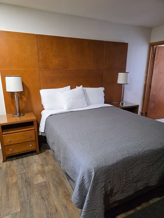 Economy Room, 1 Queen Bed