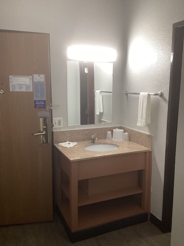Standard Room, 1 Queen Bed, Accessible, Non Smoking