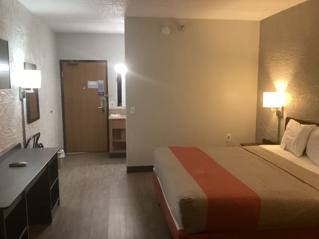 Standard Room, 1 Queen Bed, Accessible, Non Smoking