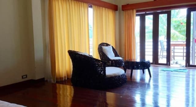 Villa, Beachfront