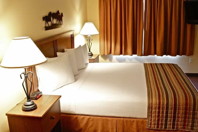 Suite, 2 Bedrooms, 2 Bathrooms (Full Kitchen and Living Room)